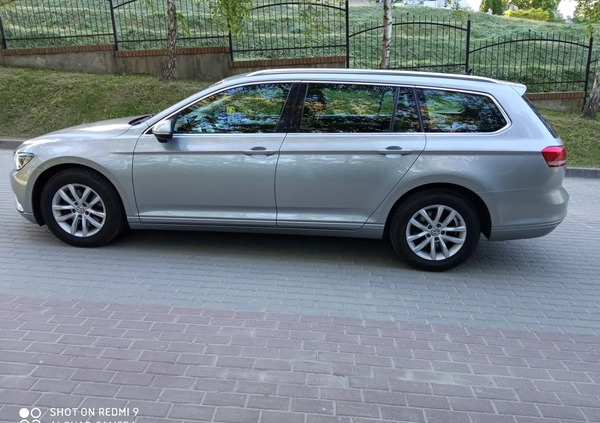 Volkswagen Passat cena 41900 przebieg: 297300, rok produkcji 2017 z Piła małe 254